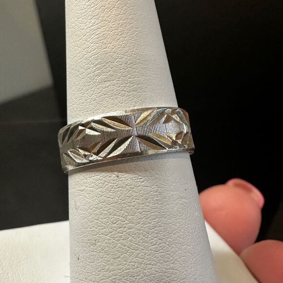 SALE! Diamond cut, sterling silver ring band! - Picture 4 of 6